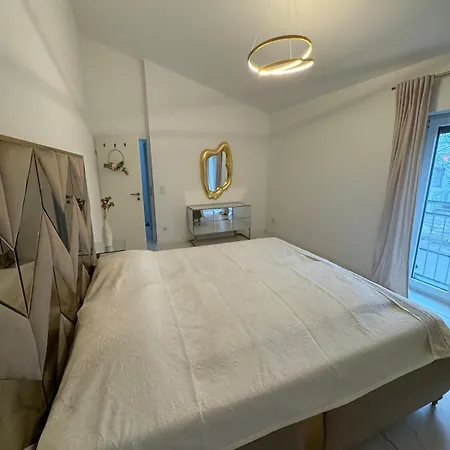 Dhhesting Nyaraló *