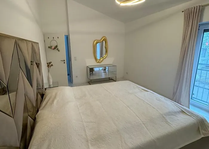 Dhhesting Nyaraló *